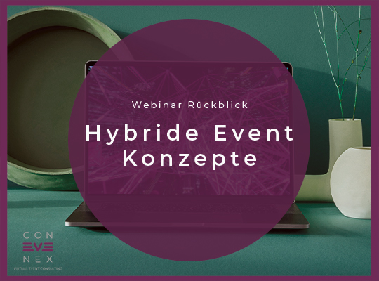 Blog | Schreibtisch in Blautönen mit einem Laptop und der Schrift Hybride Events