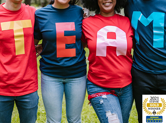 Blog | Bunte TShirts mit der Aufschrift "Team"