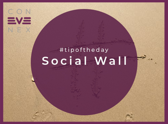 Blog | Social Wall und ein Hashtag im Sand